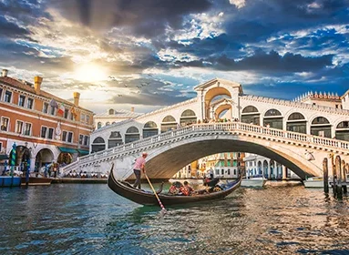 venice-gandola-ride-italy